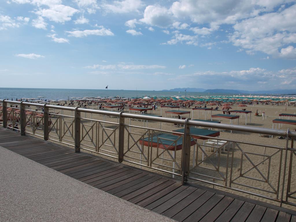 Il Pontile Holidays Apartment Marina di Pietrasanta Oda fotoğraf