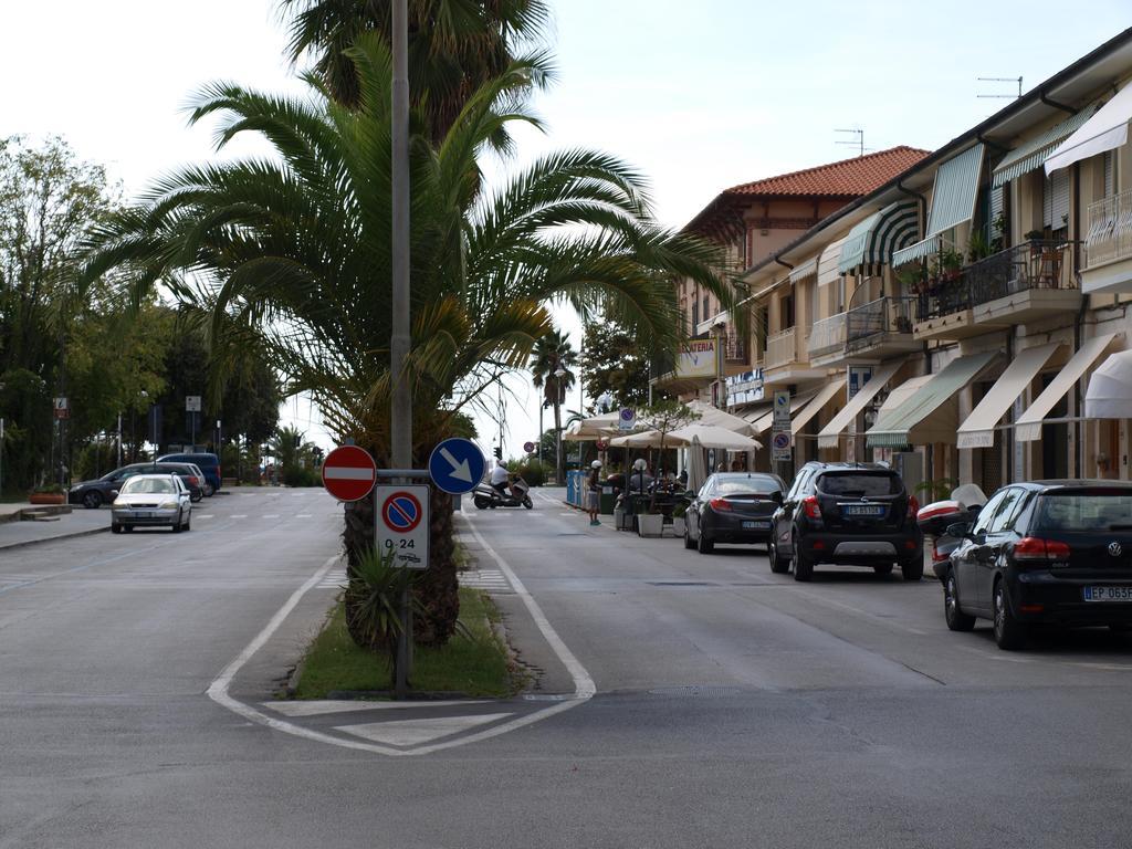 Il Pontile Holidays Apartment Marina di Pietrasanta Oda fotoğraf
