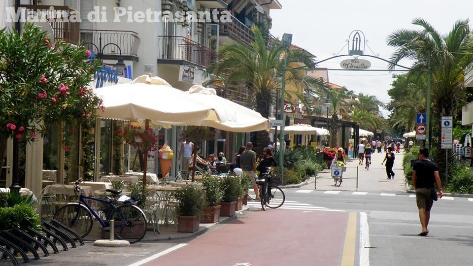 Il Pontile Holidays Apartment Marina di Pietrasanta Dış mekan fotoğraf